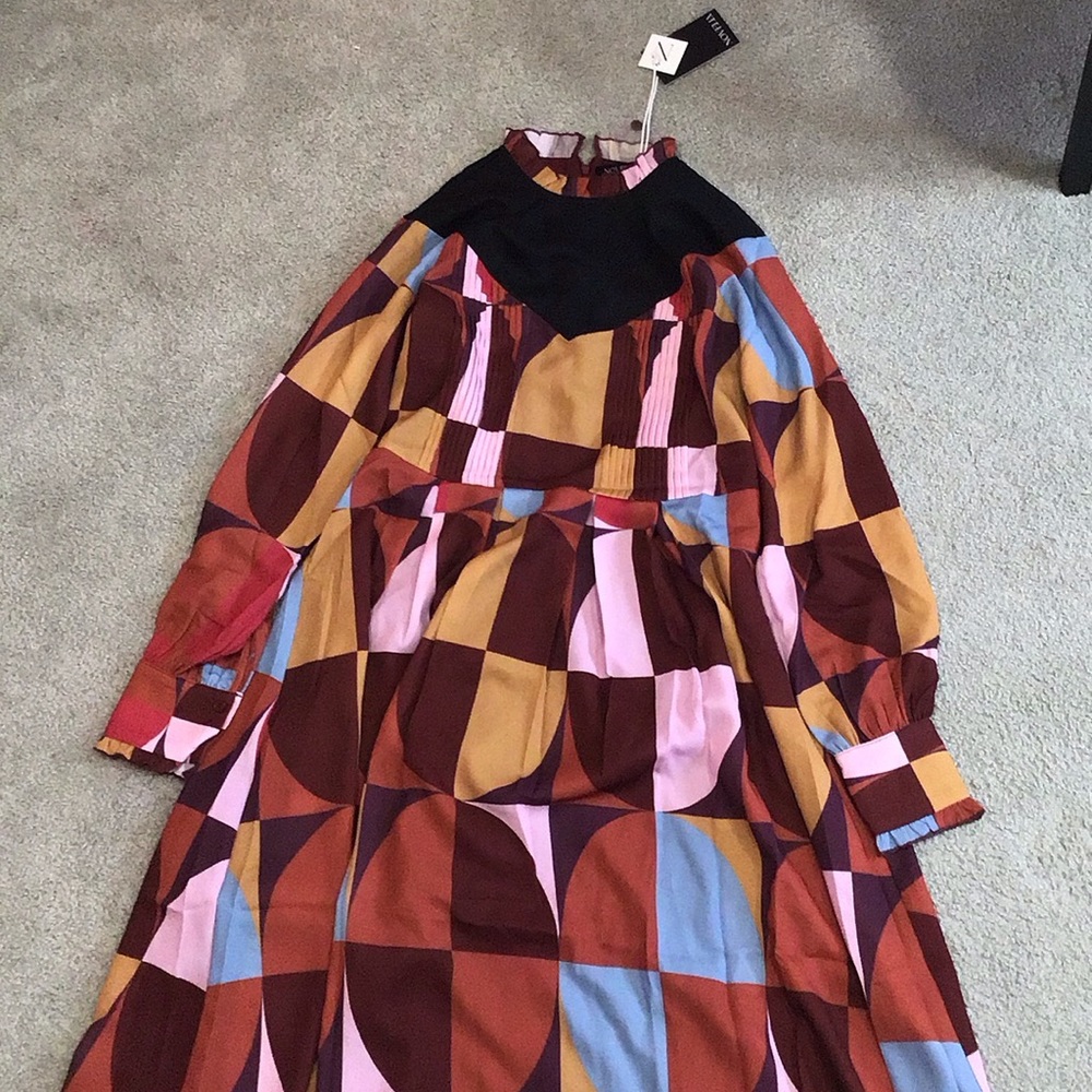 Gorgeous nwt! Women’s knee length dress!